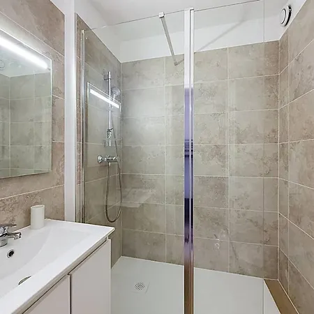 Appartement Climatise Avec Terrasse - 4 Pers. - Fr-1-770-88 *